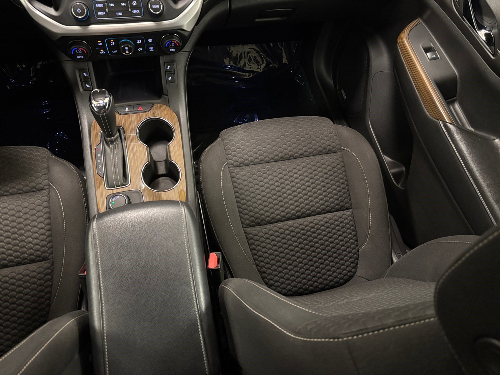 Used 2019 GMC Acadia SLE FWD image 17