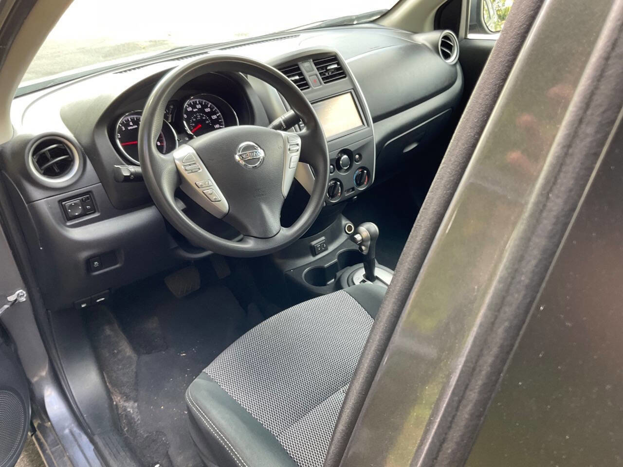 Used 2016 Nissan Versa SV image 10