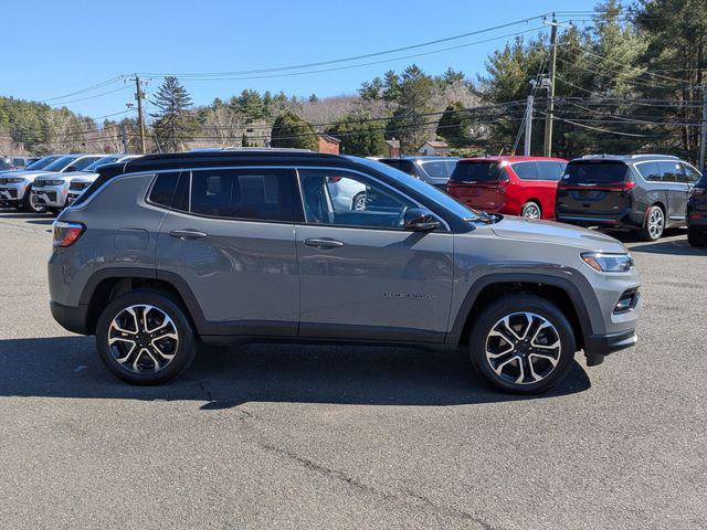 Certified 2022 Jeep Compass Limited image 4