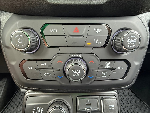 Used 2023 Jeep Renegade Altitude w/ Convenience Group I image 24