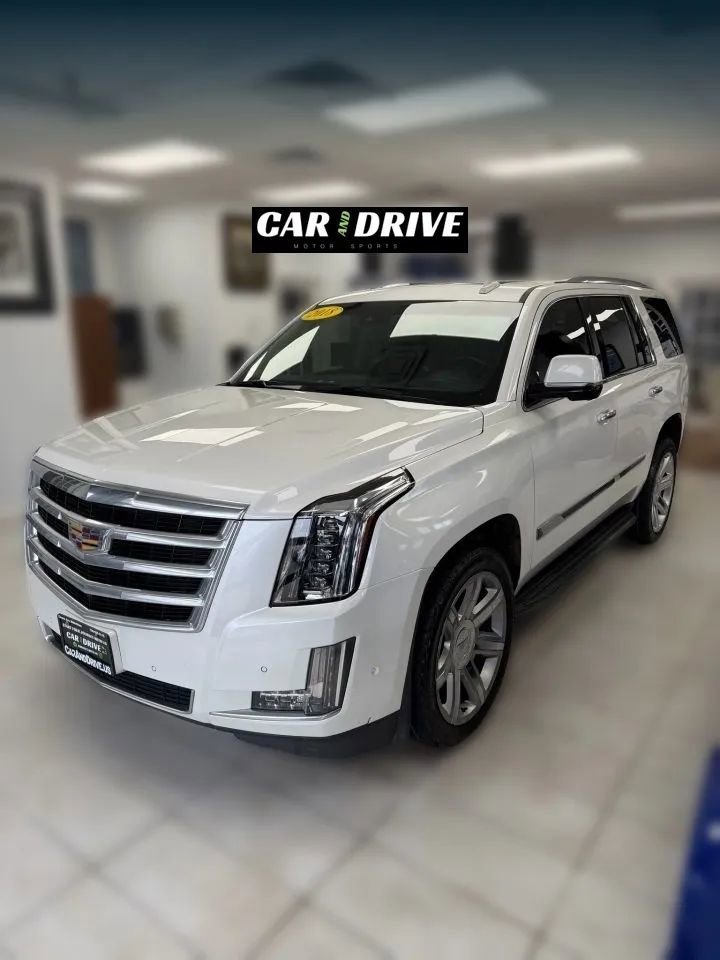 Used 2018 Cadillac Escalade Luxury AWD/4WD image 1