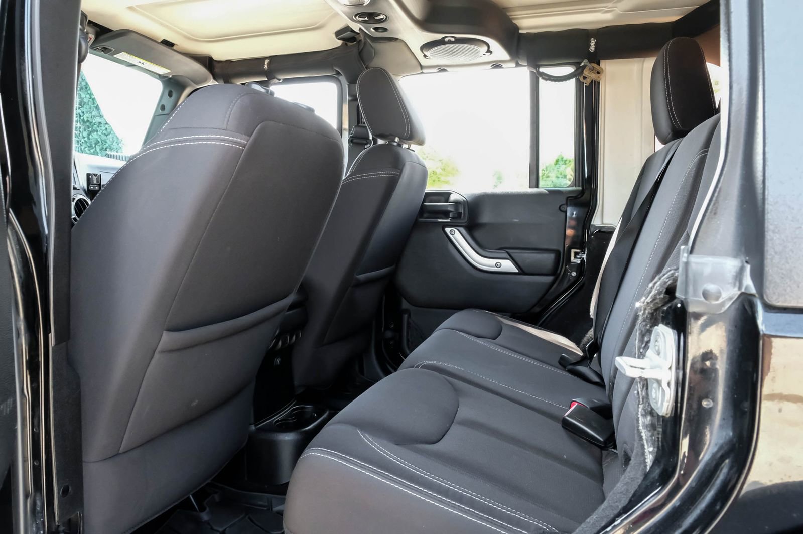 Used 2013 Jeep Wrangler Unlimited Rubicon w/ Connectivity Group AWD/4WD image 42