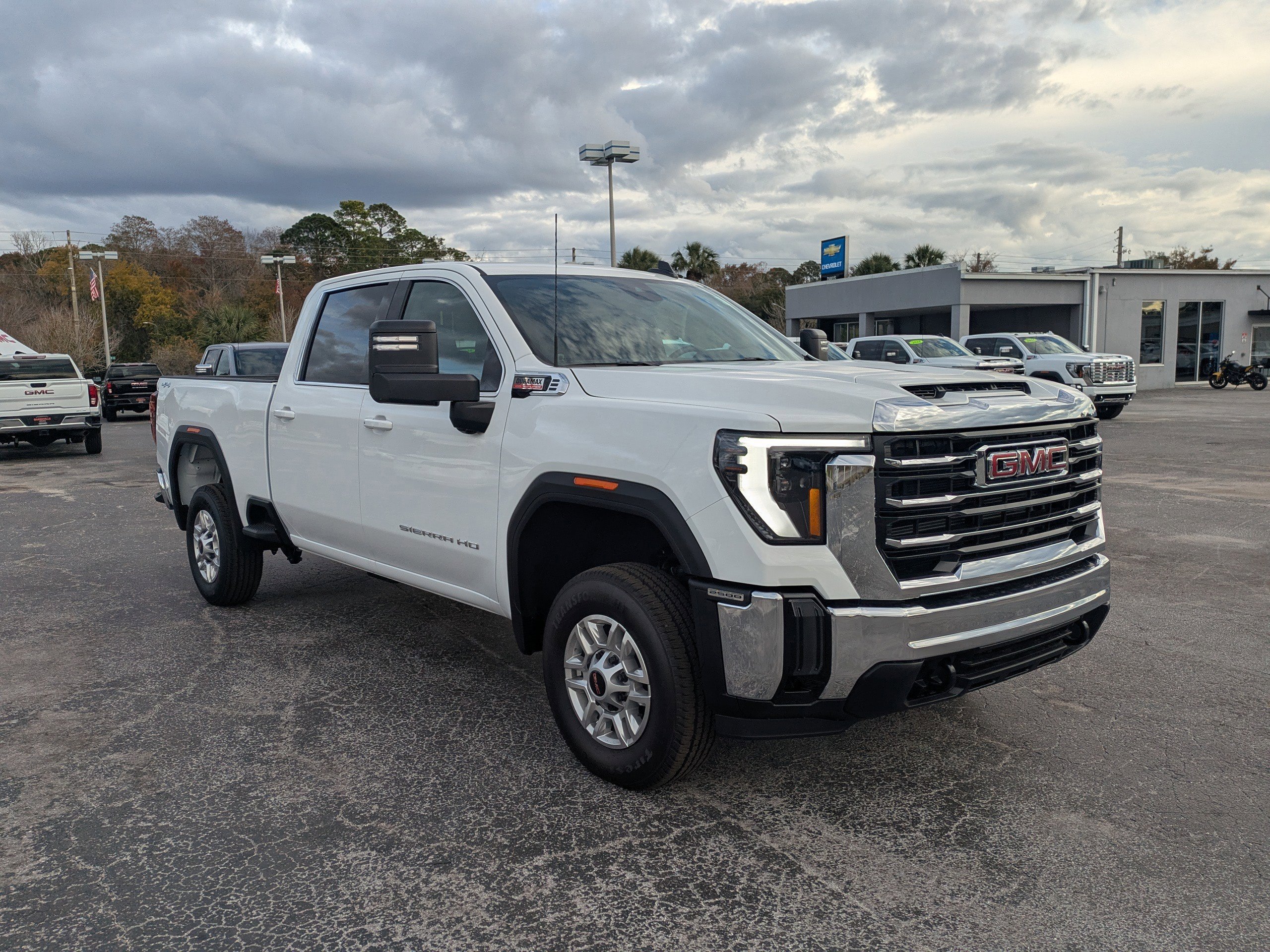 New 2026 GMC Sierra 2500 SLE image 2