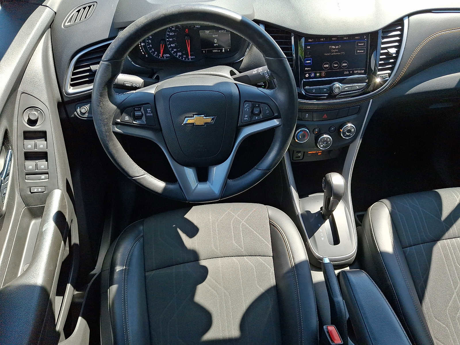 Used 2022 Chevrolet Trax LT w/ LT Convenience Package AWD/4WD image 11