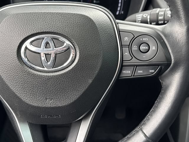Used 2023 Toyota Corolla Cross XLE w/ Convenience Package AWD/4WD image 16