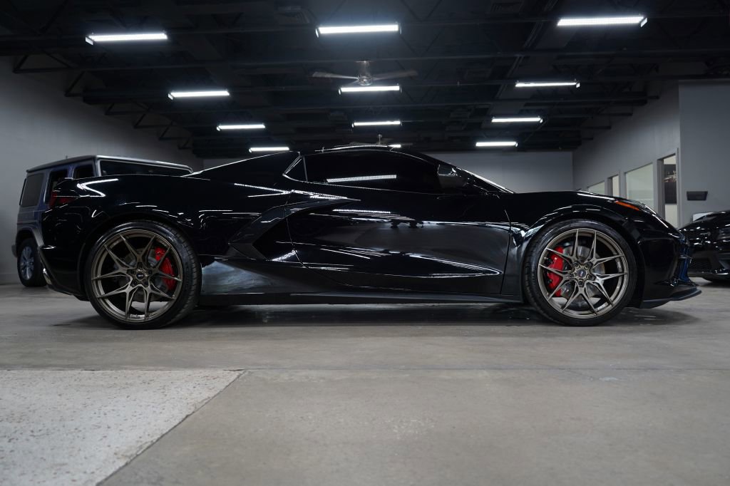 Used 2022 Chevrolet Corvette Stingray Convertible w/ Z51 Performance Package RWD image 5