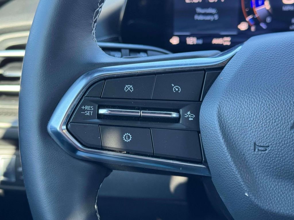 Used 2025 Chevrolet Traverse LT AWD/4WD image 21