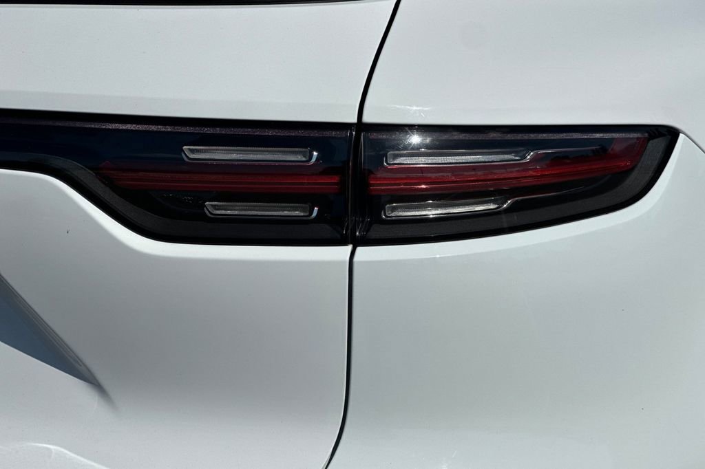 Used 2022 Porsche Cayenne image 27