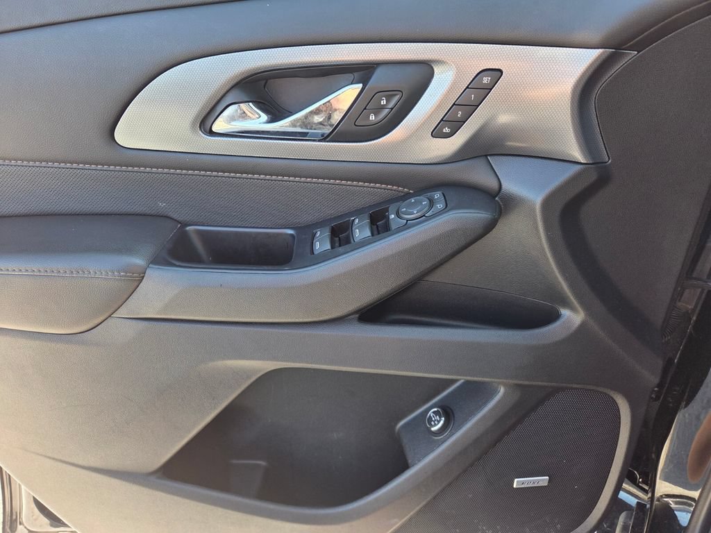 Used 2020 Chevrolet Traverse Premier FWD image 24