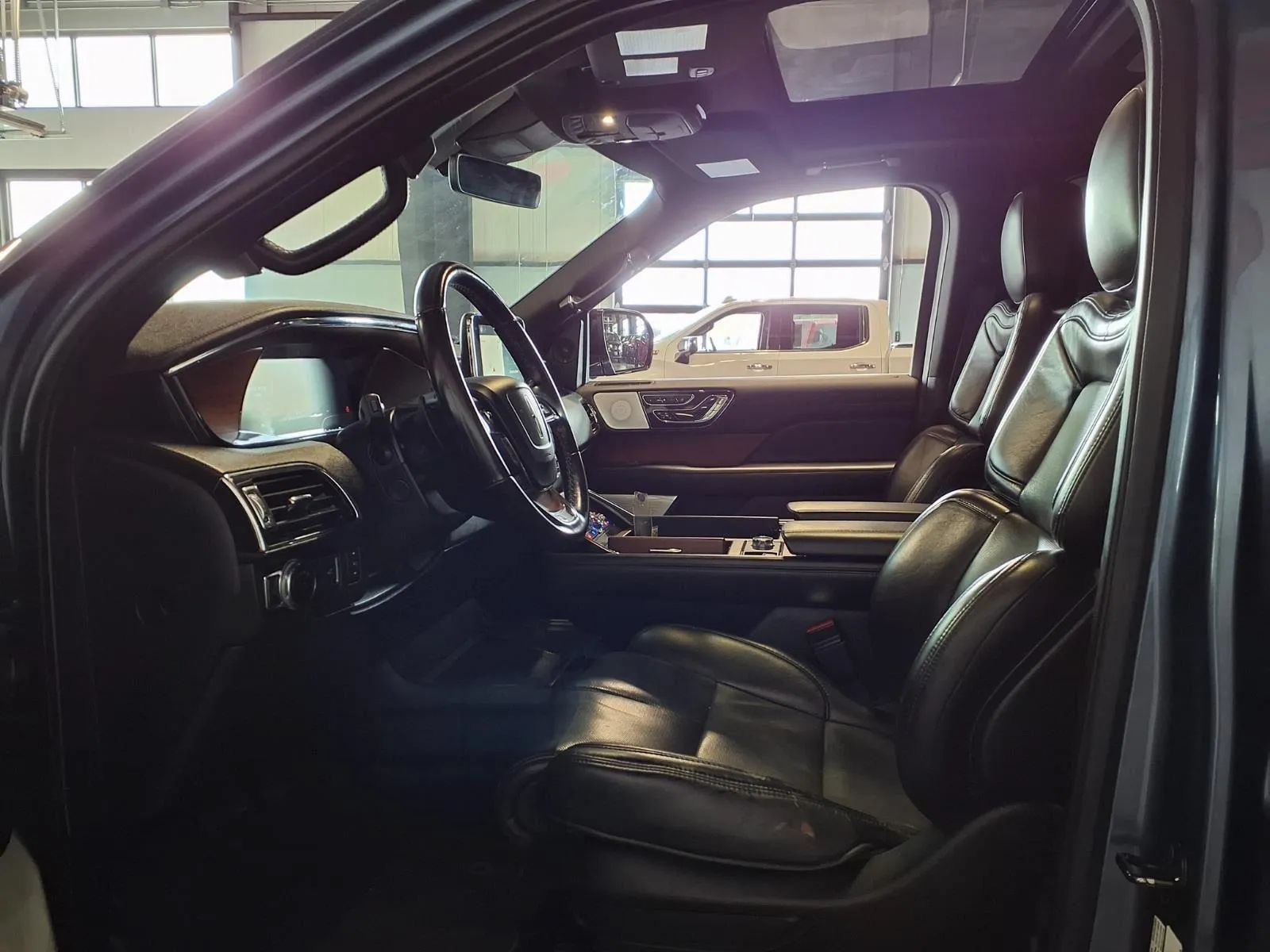 Used 2020 Lincoln Navigator Reserve w/ Luxury Package AWD/4WD image 21