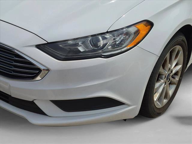 Used 2017 Ford Fusion SE FWD image 13