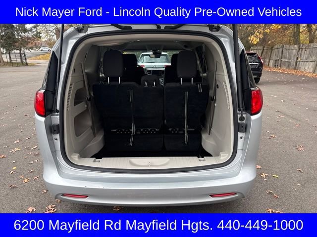 Used 2024 Chrysler Voyager LX image 7