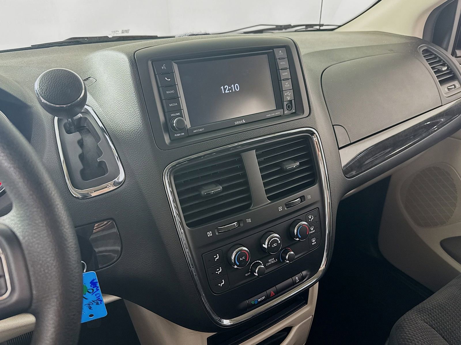 Used 2018 Dodge Grand Caravan SE w/ UConnect Hands-Free Group image 15