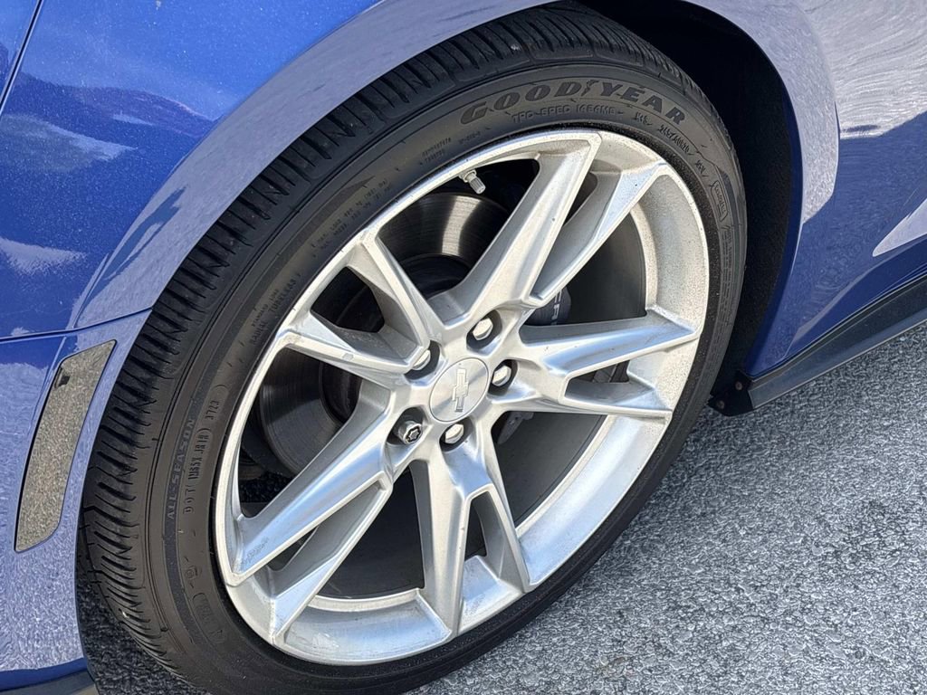 Used 2020 Chevrolet Camaro LT w/ Technology Package RWD image 9