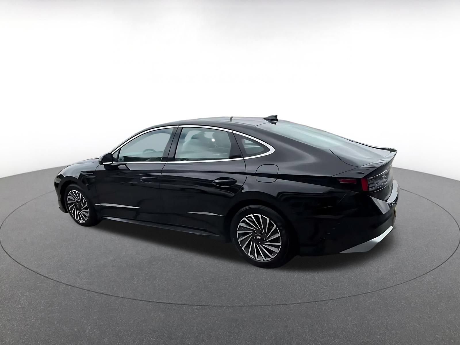 Used 2025 Hyundai Sonata SEL FWD image 9