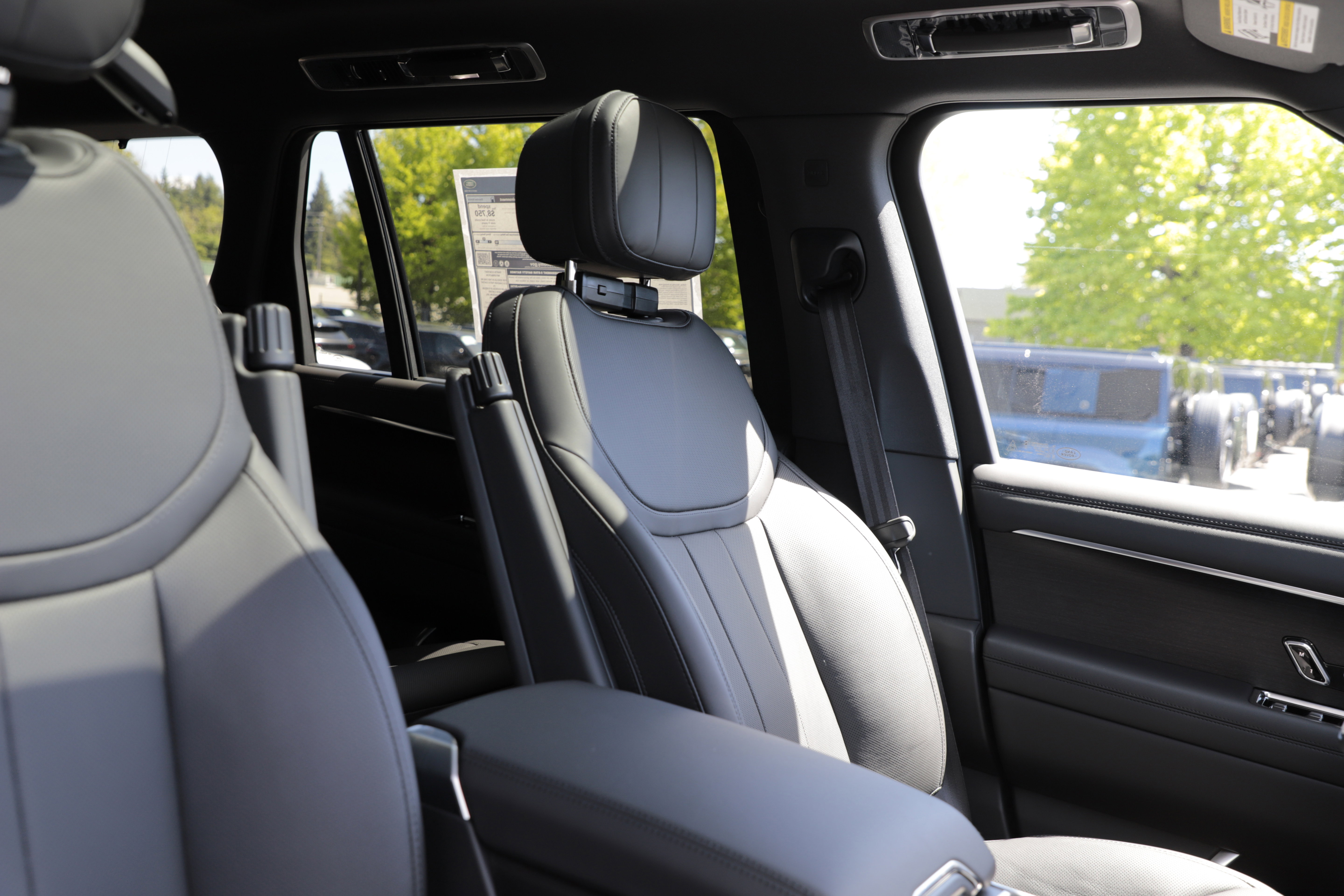 New 2026 Land Rover Range Rover Long Wheelbase SE AWD/4WD image 12