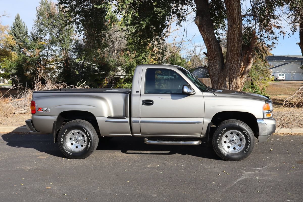 Used 2001 GMC Sierra 1500 SLE w/ Convenience Plus Group AWD/4WD image 3