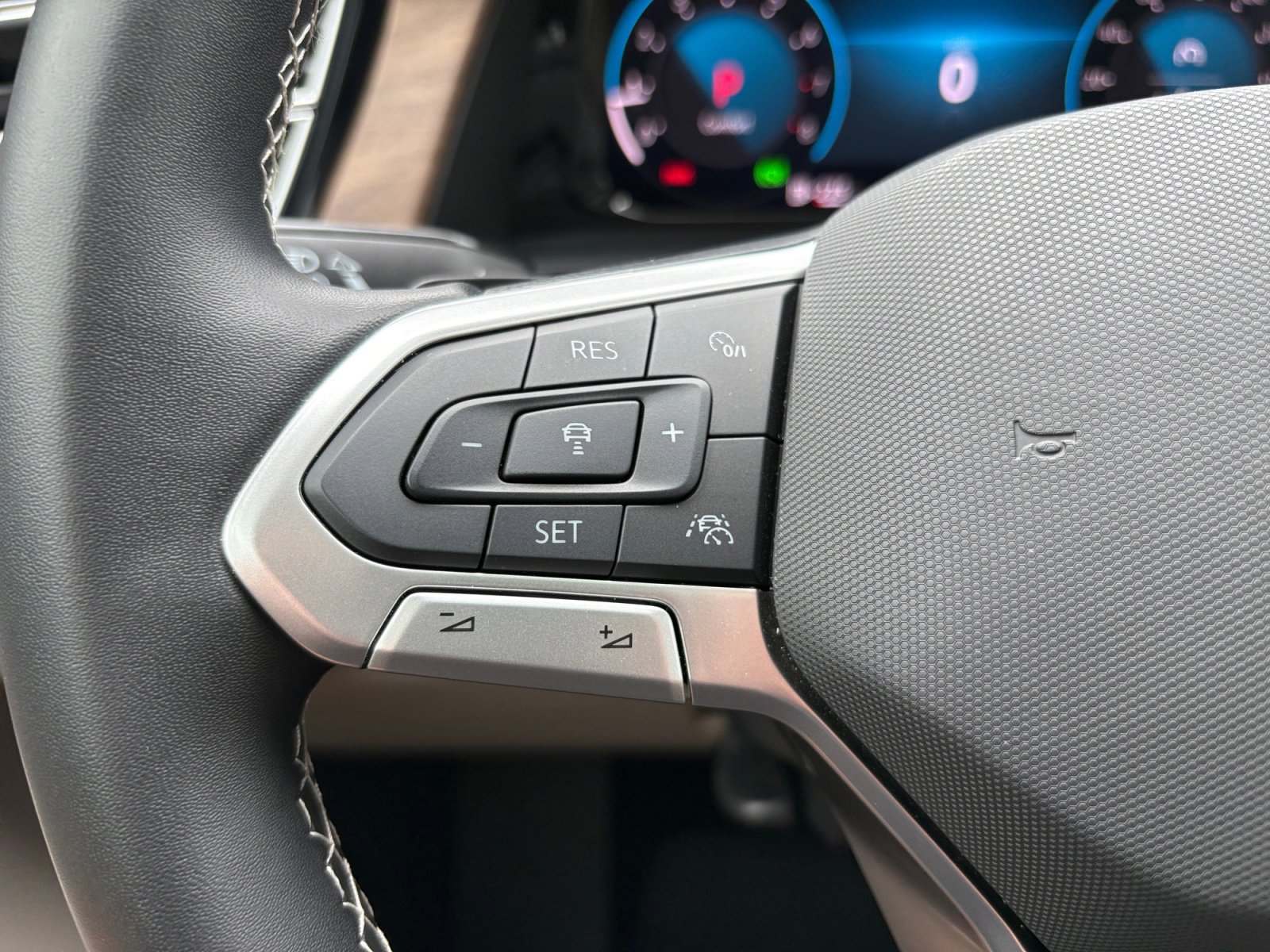 Certified 2025 Volkswagen Atlas SE FWD image 15