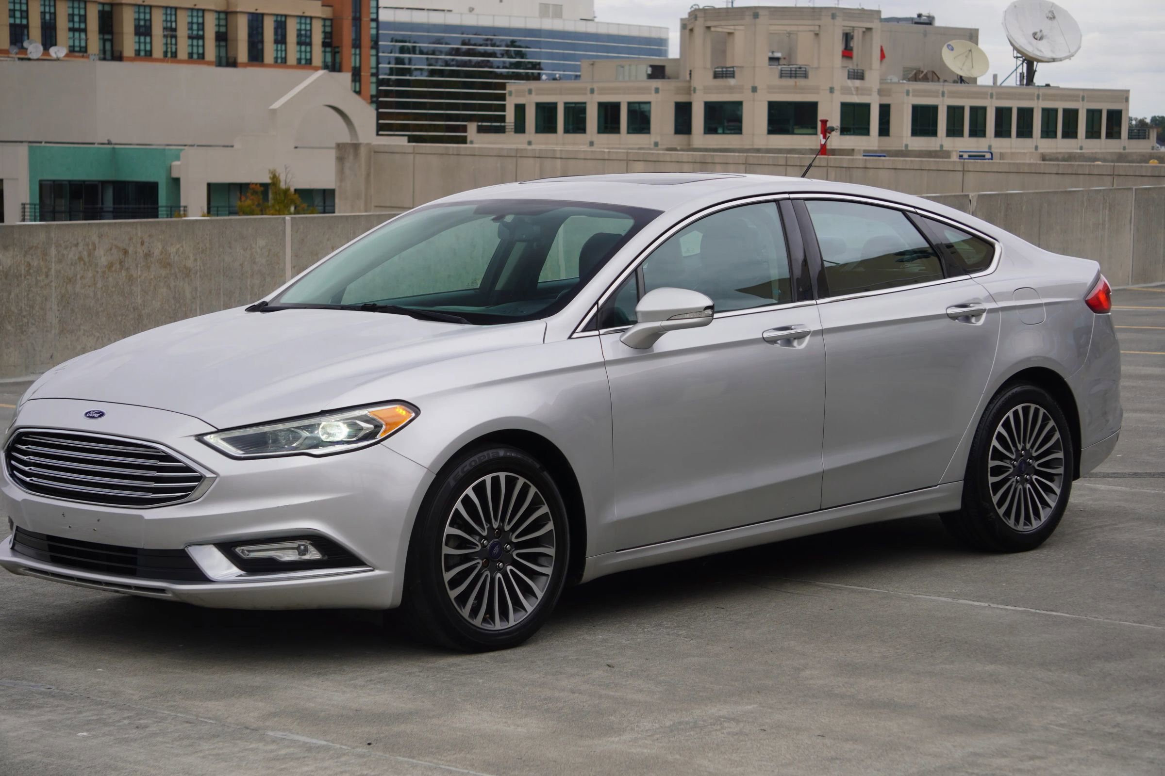 Used 2017 Ford Fusion SE image 3