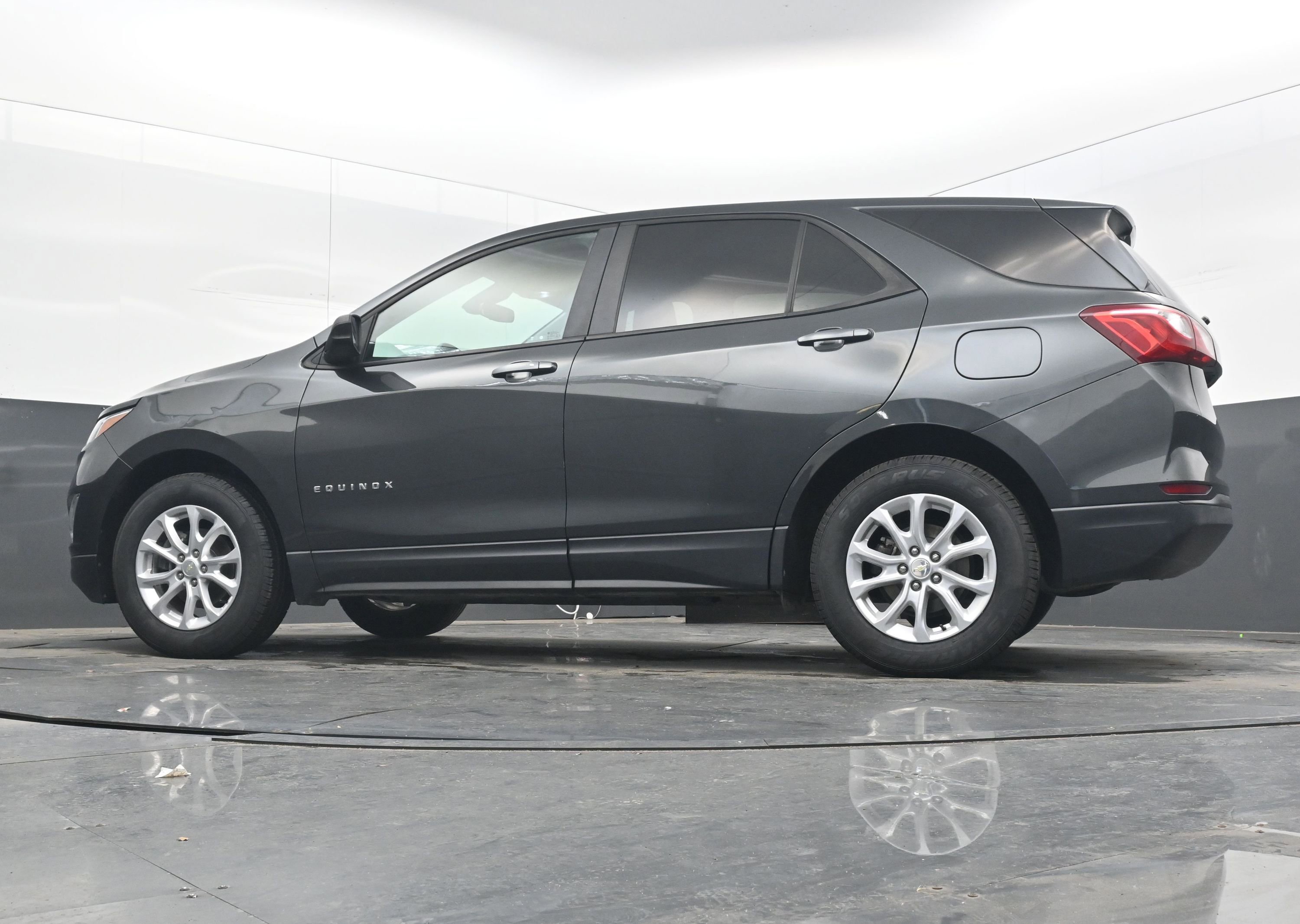 Used 2020 Chevrolet Equinox LS w/ LS Convenience Package image 26