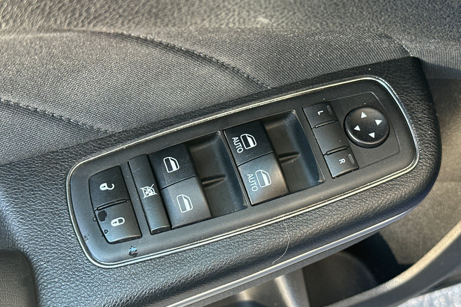 Used 2019 Dodge Charger SXT RWD image 12