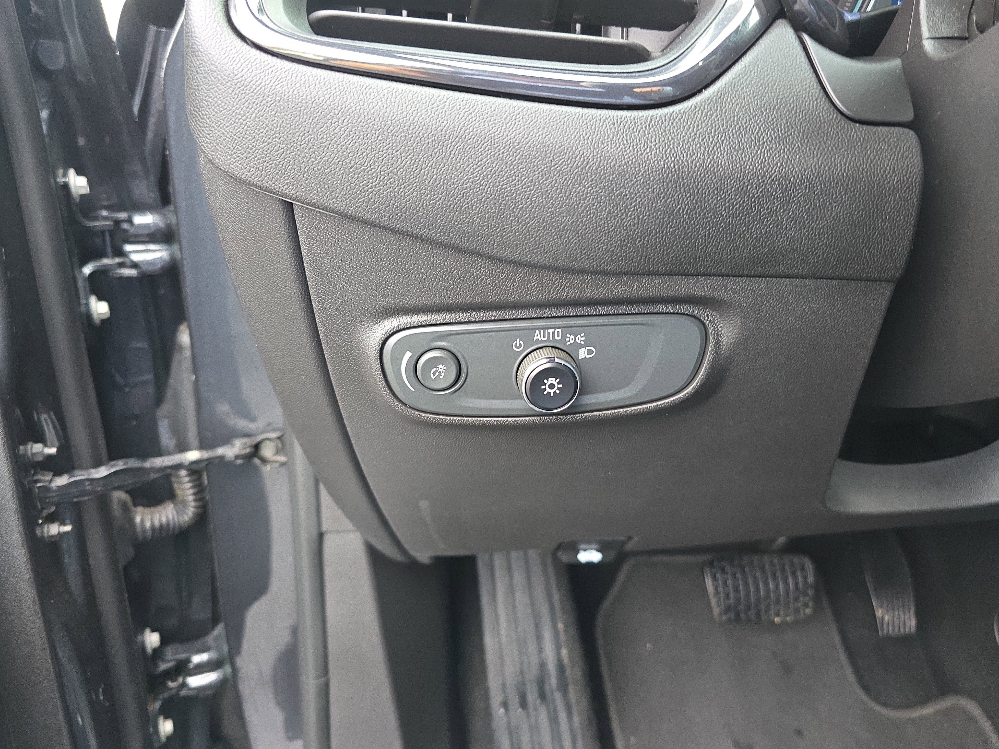 Used 2023 Chevrolet Equinox RS image 35