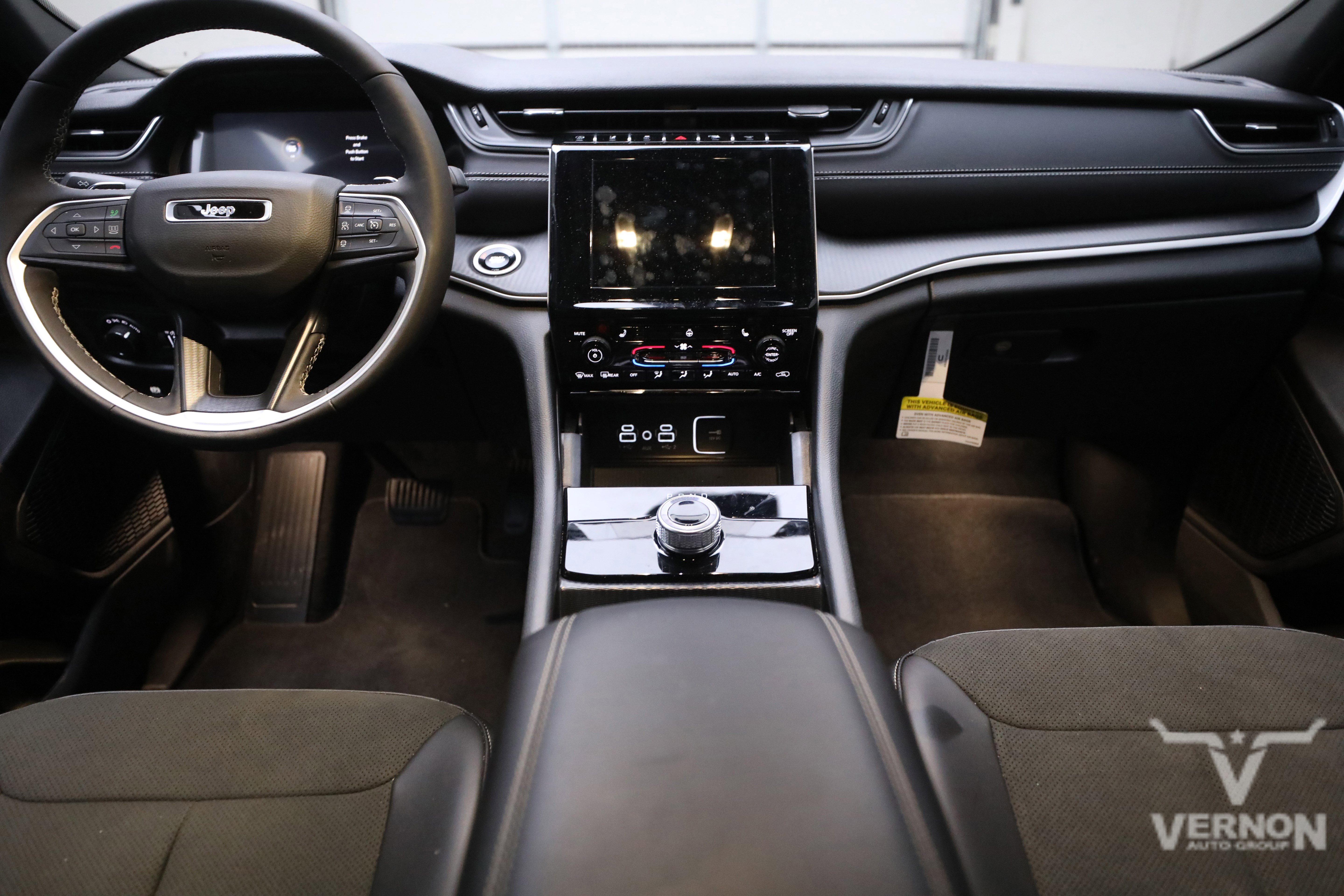 New 2025 Jeep Grand Cherokee Altitude image 13