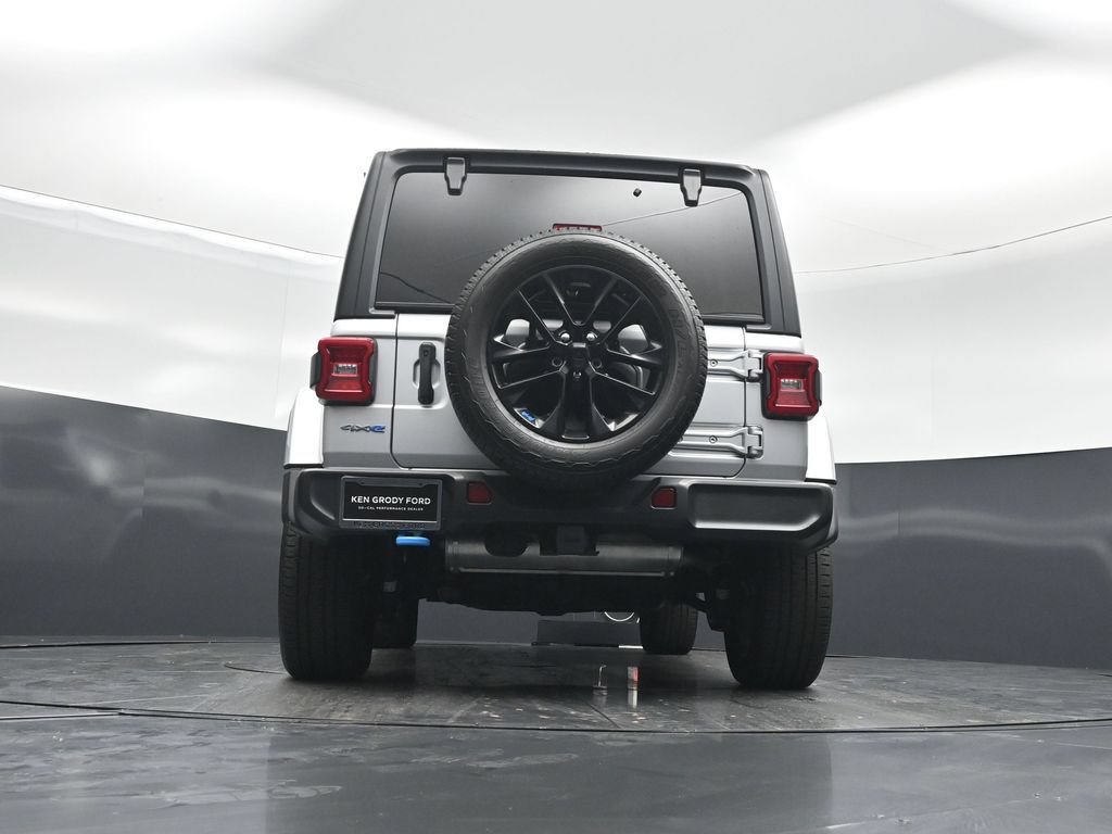 Used 2023 Jeep Wrangler Unlimited Sahara w/ Cold Weather Group AWD/4WD image 47