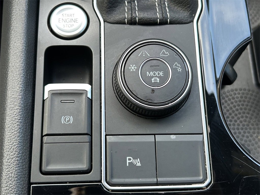 Used 2022 Volkswagen Atlas Cross Sport SEL R-Line image 19