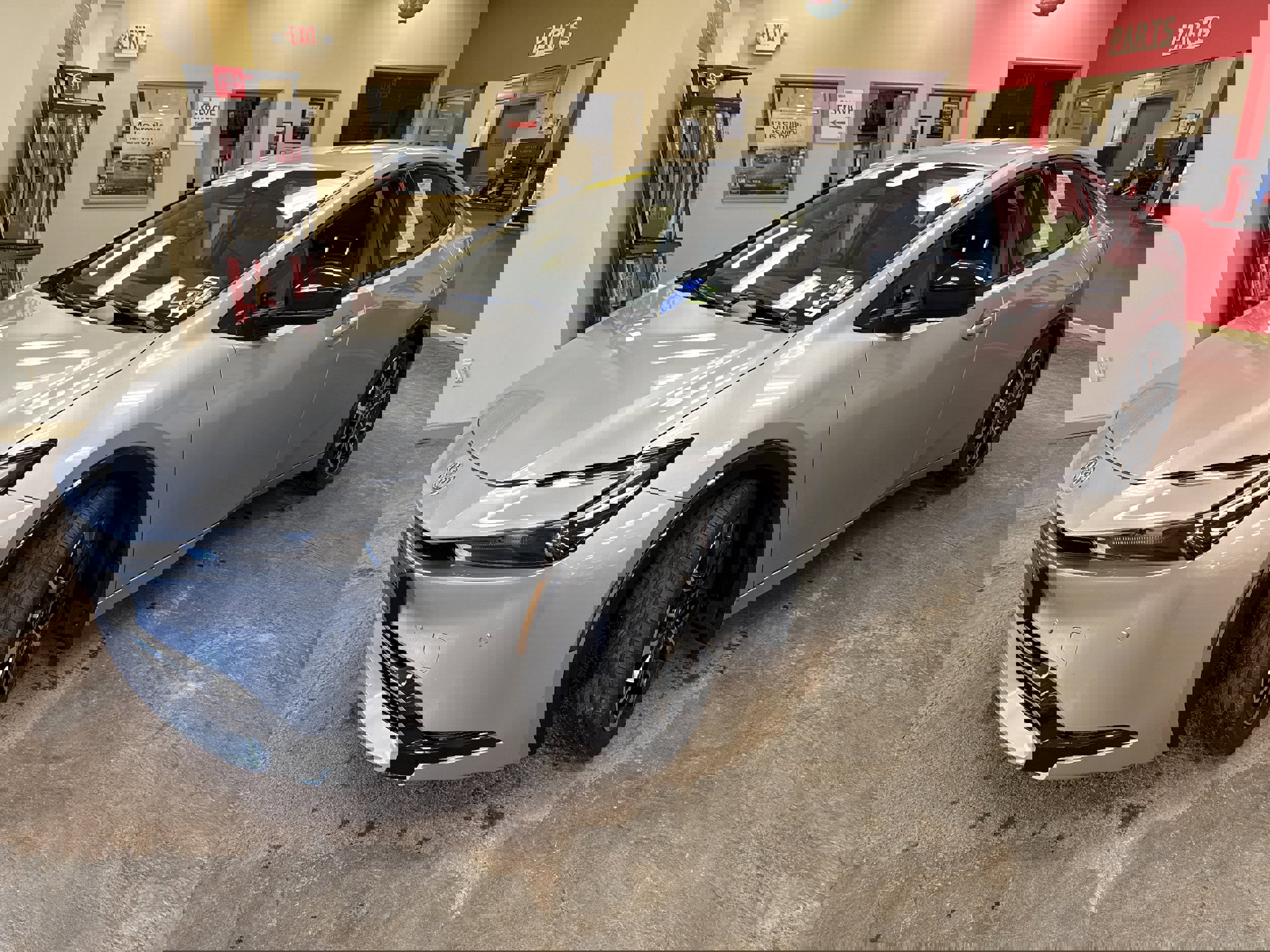 Used 2023 Toyota Prius Prime FWD image 3