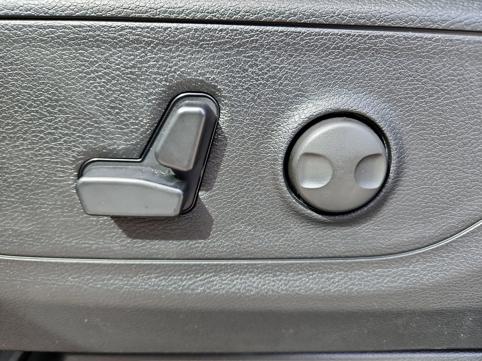 New 2025 RAM 1500 4x4 Crew Cab image 21