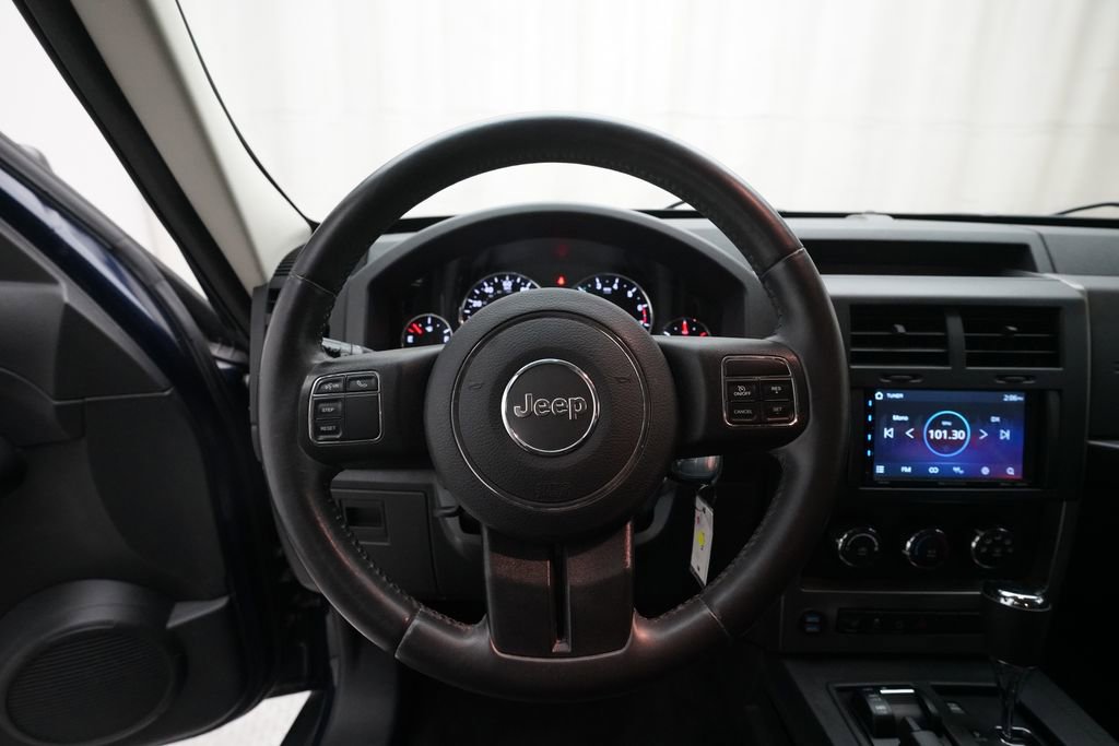 Used 2012 Jeep Liberty Sport AWD/4WD image 4