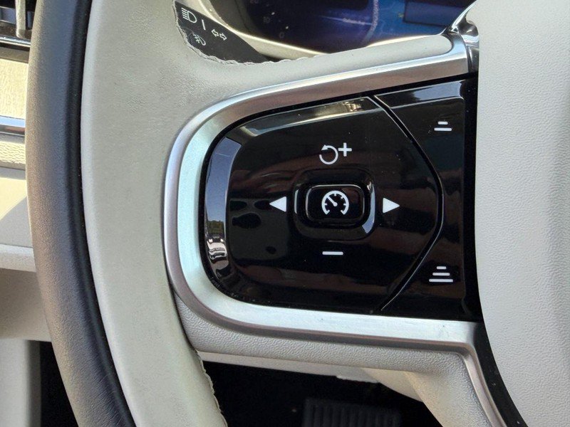 Certified 2023 Volvo XC60 B5 Plus w/ Climate Package AWD/4WD image 17