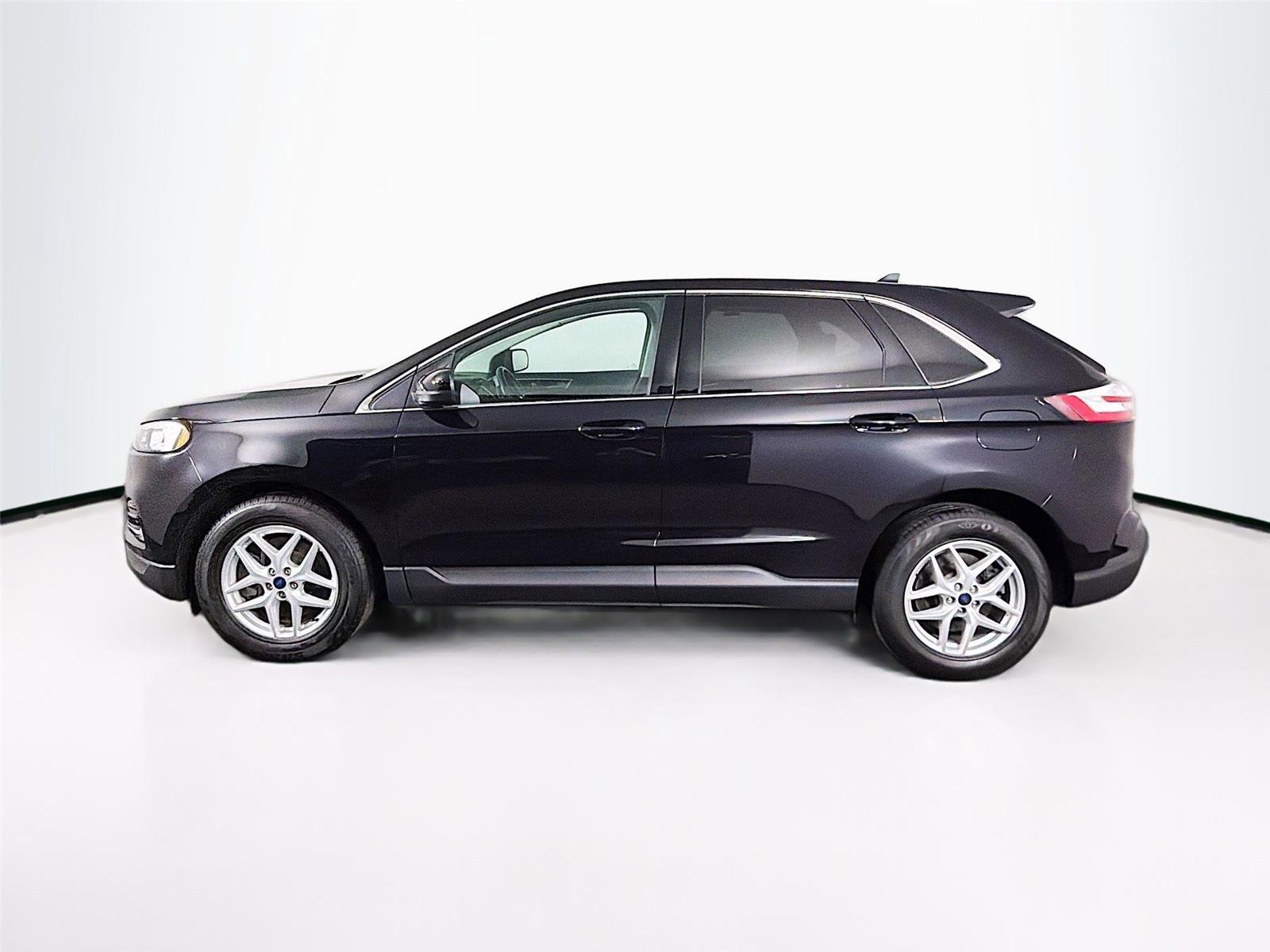 Used 2022 Ford Edge SEL w/ Convenience Package image 4