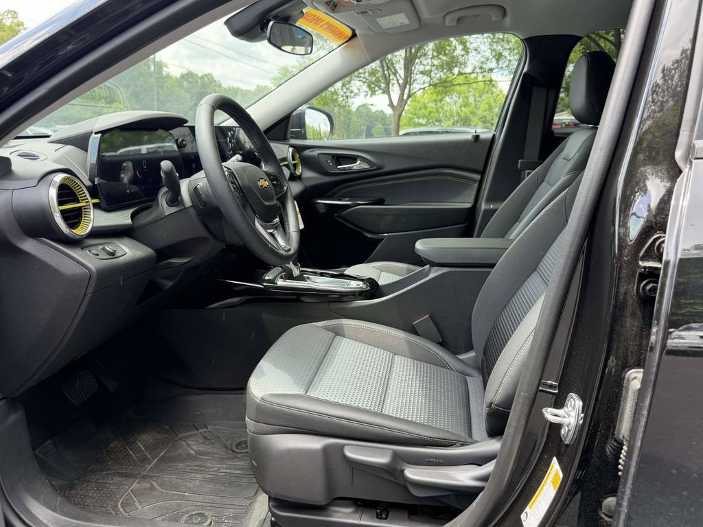 New 2026 Chevrolet Trax LT w/ Driver Confidence Package FWD image 16