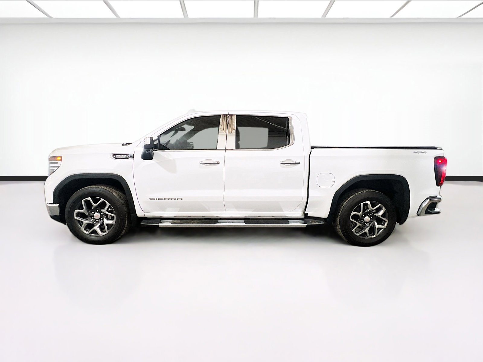 Used 2024 GMC Sierra 1500 SLT w/ SLT Premium Package image 23