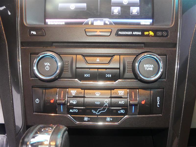 Used 2016 Ford Explorer XLT w/ Equipment Group 202A AWD/4WD image 38