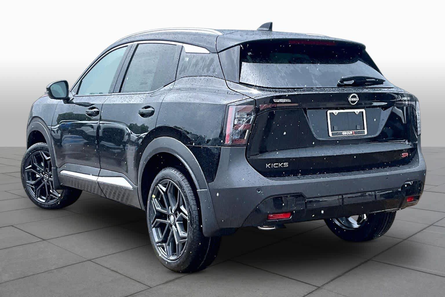 New 2026 Nissan Kicks SR FWD image 7