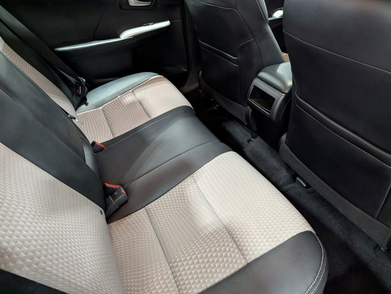 Used 2013 Toyota Camry SE image 16