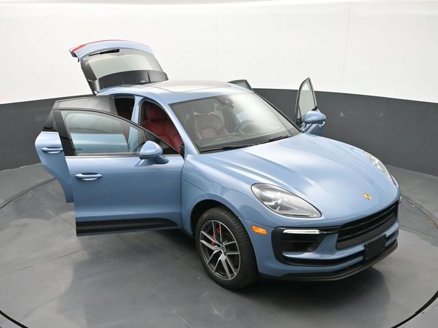 Certified 2022 Porsche Macan S AWD/4WD image 33