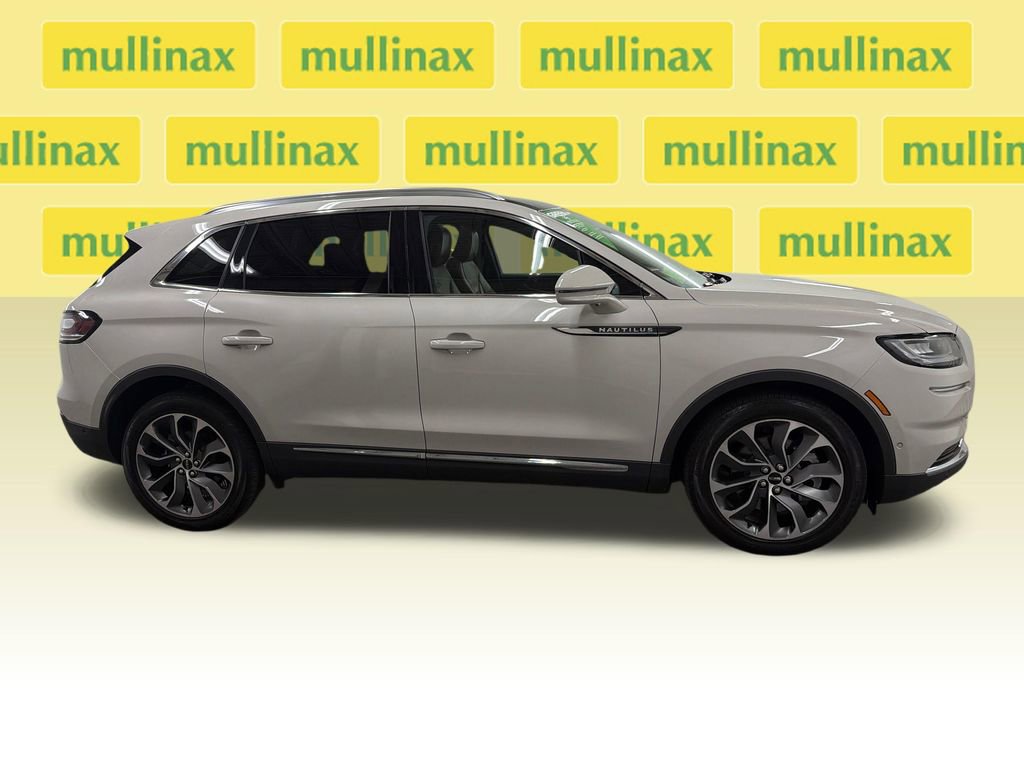 Used 2022 Lincoln Nautilus Reserve w/ Equipment Group 201A image 2