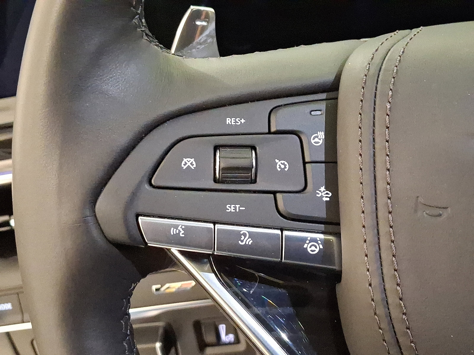 Certified 2024 Cadillac Escalade V w/ LPO, ONYX Package AWD/4WD image 21