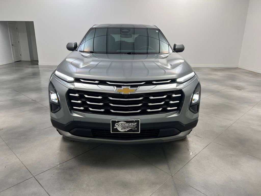 Used 2026 Chevrolet Equinox LT FWD image 2