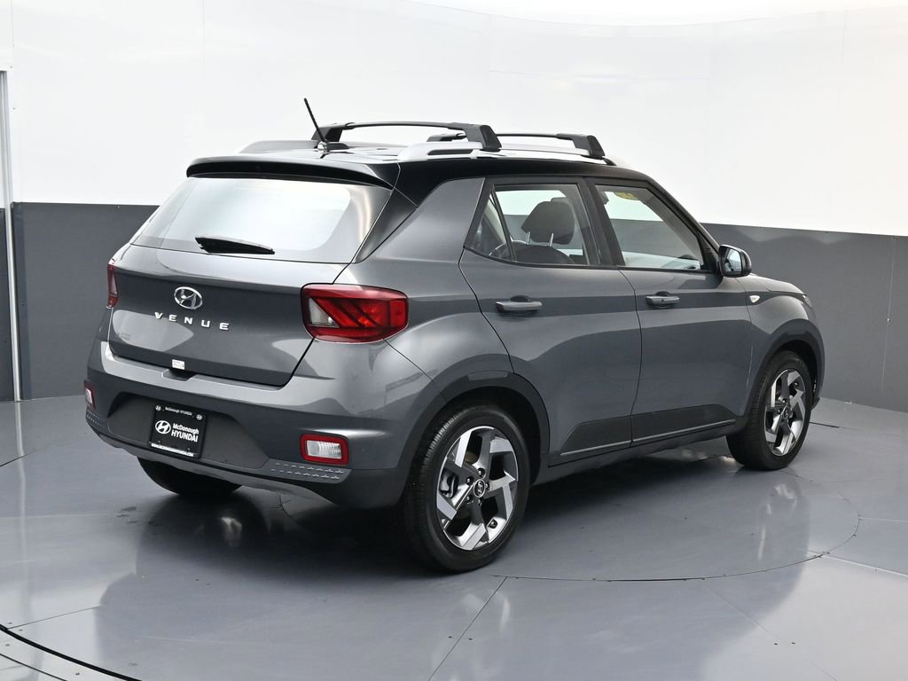 Used 2025 Hyundai Venue Limited image 4