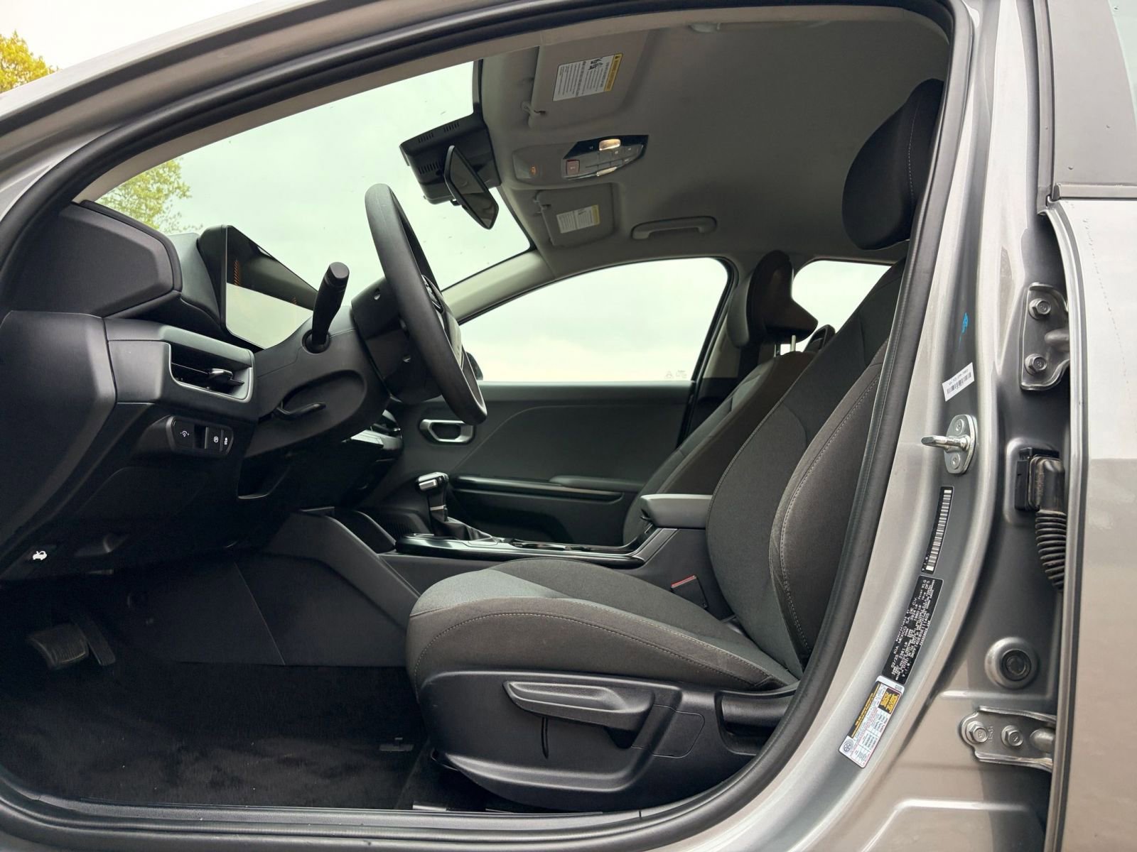 Used 2025 Kia K4 FWD image 25