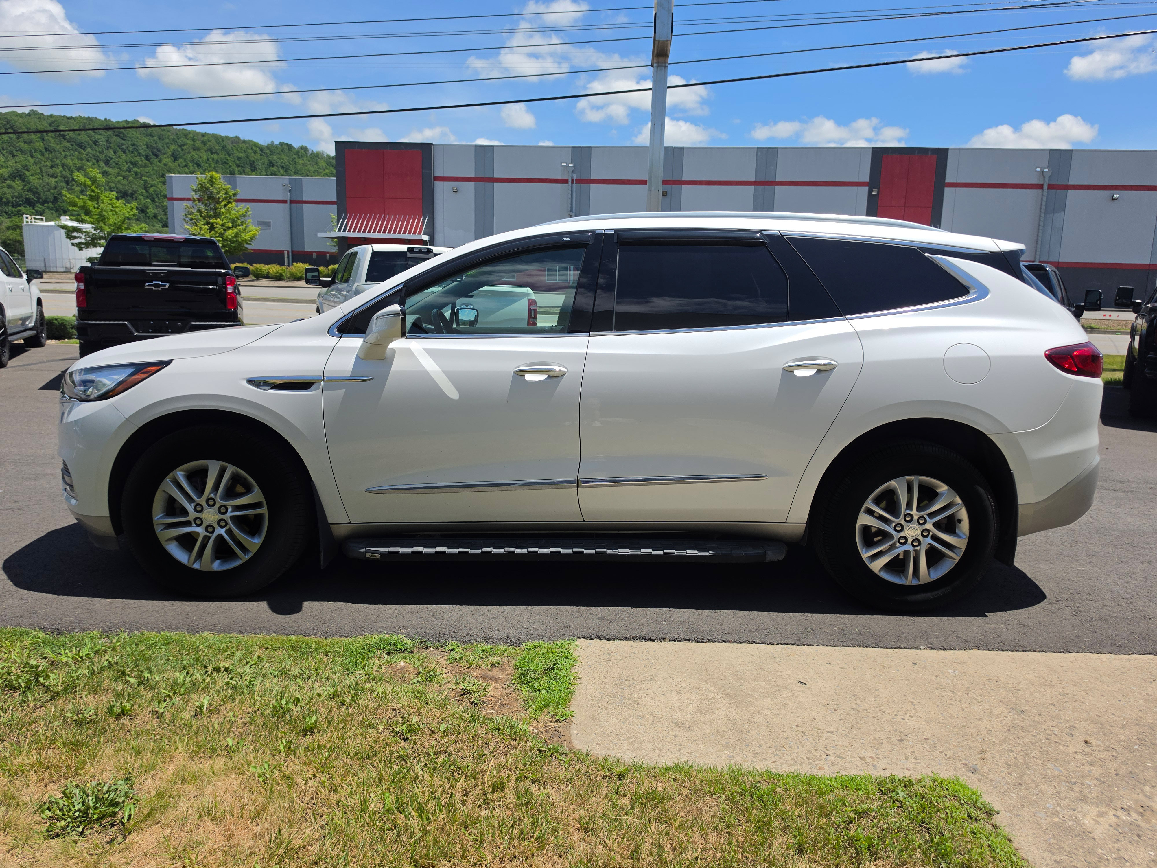 Used 2021 Buick Enclave Essence AWD/4WD image 6