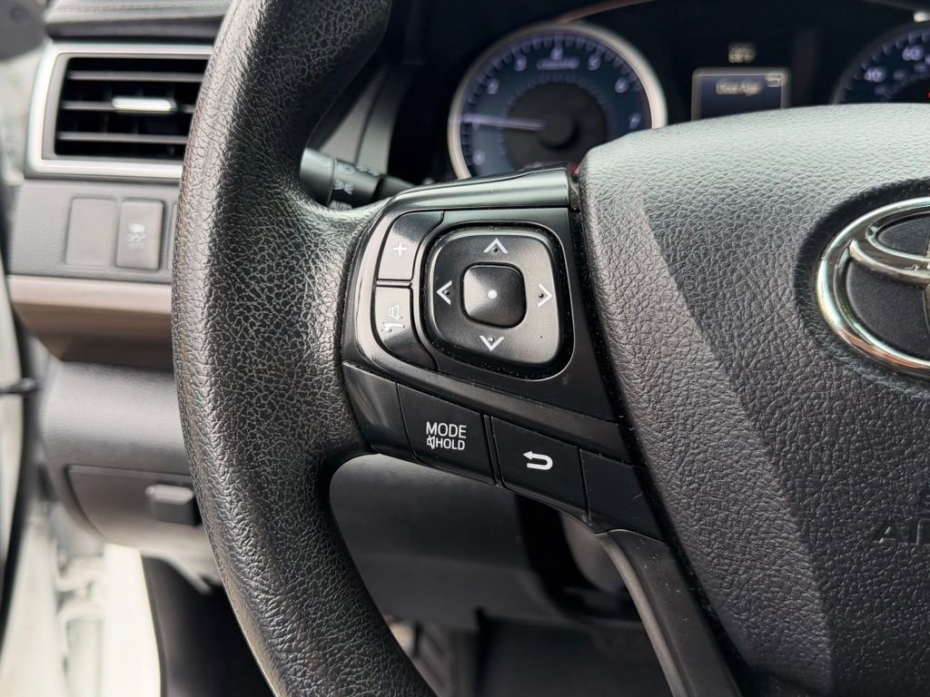 Used 2017 Toyota Camry LE image 22