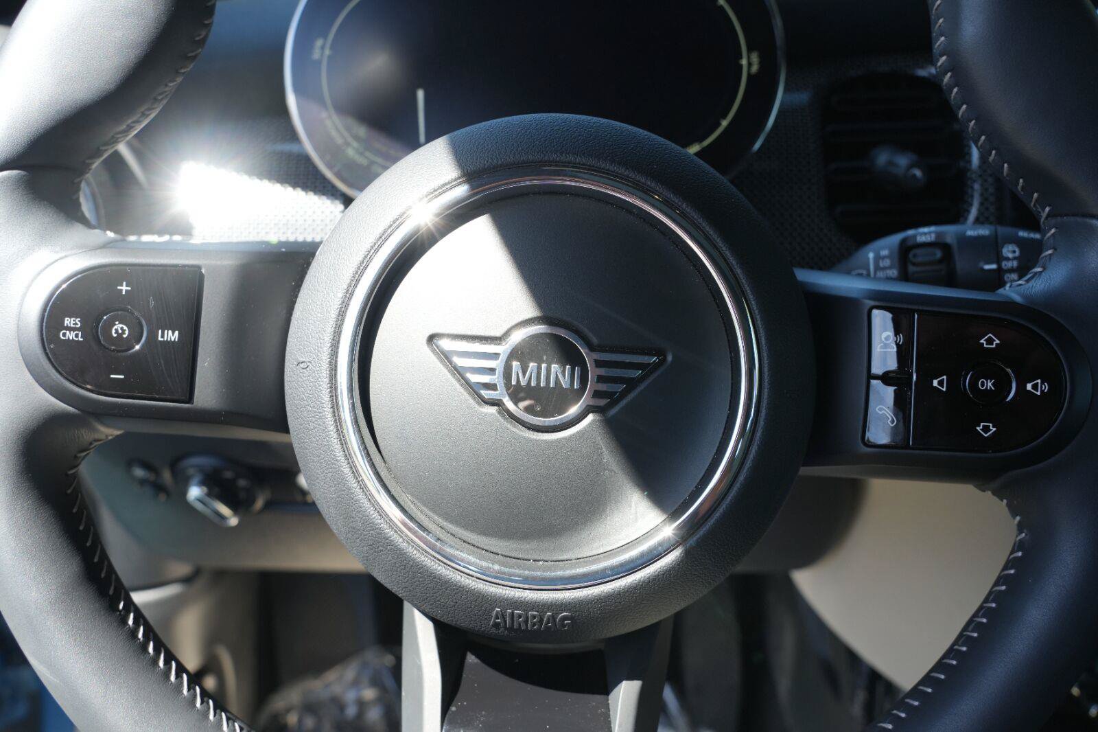 Used 2023 MINI Cooper SE FWD image 13