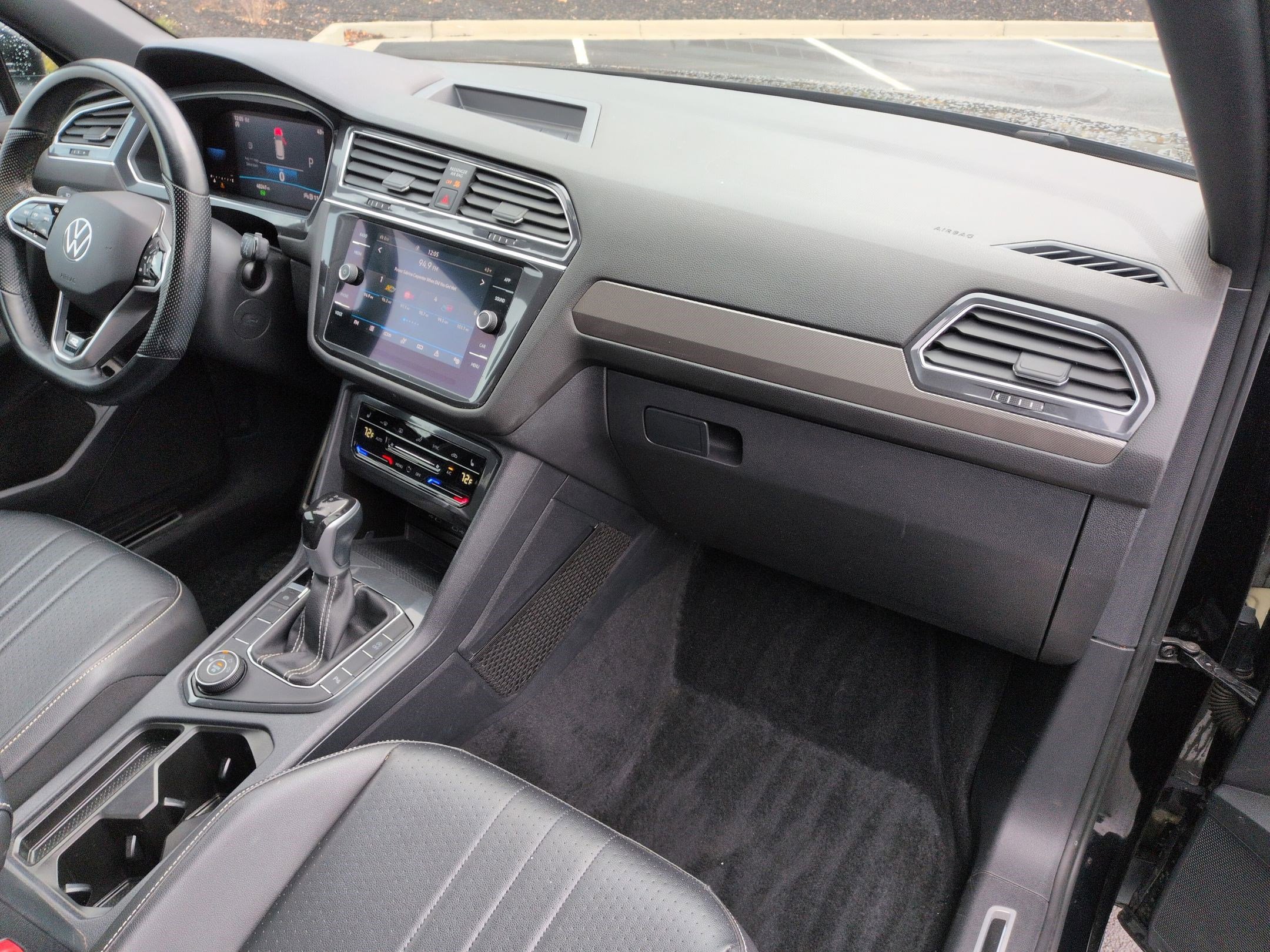 Certified 2022 Volkswagen Tiguan SE R-Line image 34