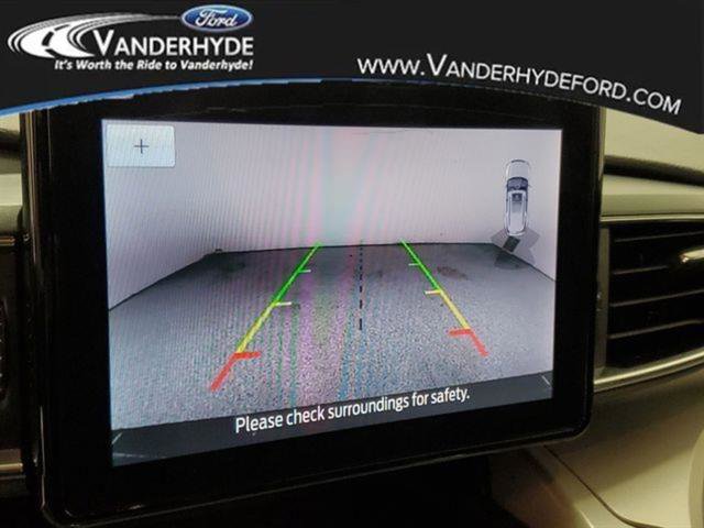 Used 2023 Ford Explorer XLT w/ Equipment Group 202A image 28